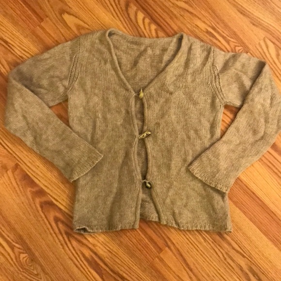 Sweaters - Cashmere sweater shall